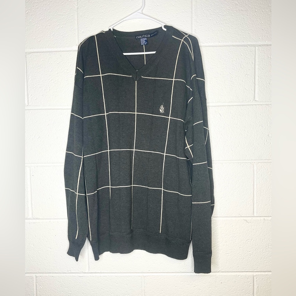 < Vintage Nautica Men's Grey Sweater >
